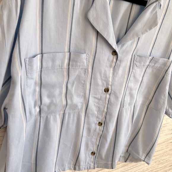 SO Crop Stripe Button up | SIZE XL - Picture 3 of 5